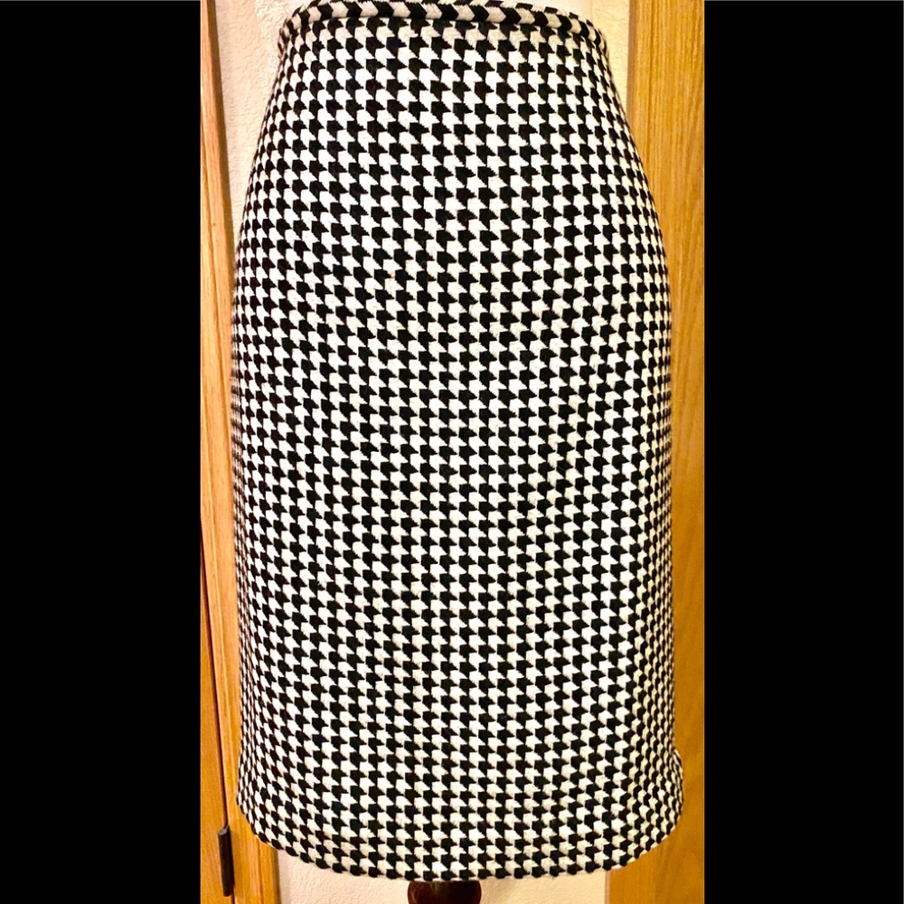 Ann Taylor wool houndstooth-print pencil skirt
